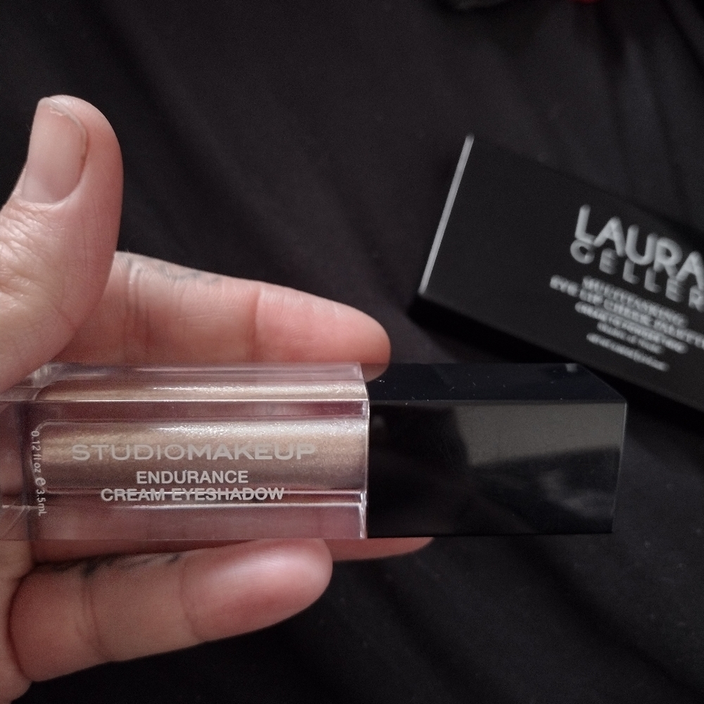 Endurance cream eyeshadow
